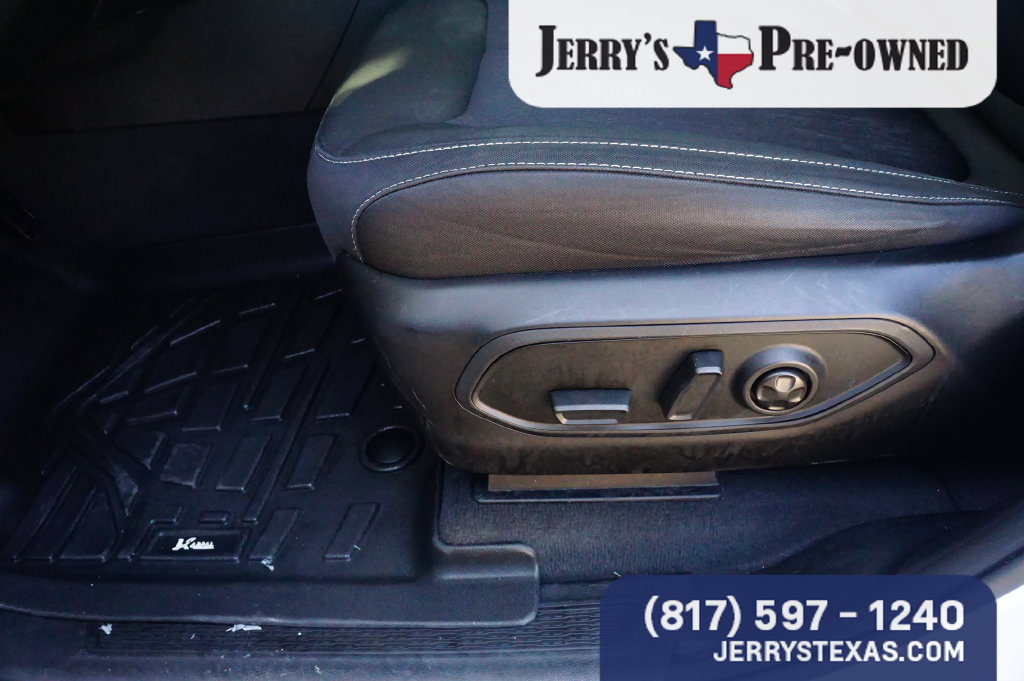 Used 2023 Jeep Grand Cherokee L Laredo RWD image 16