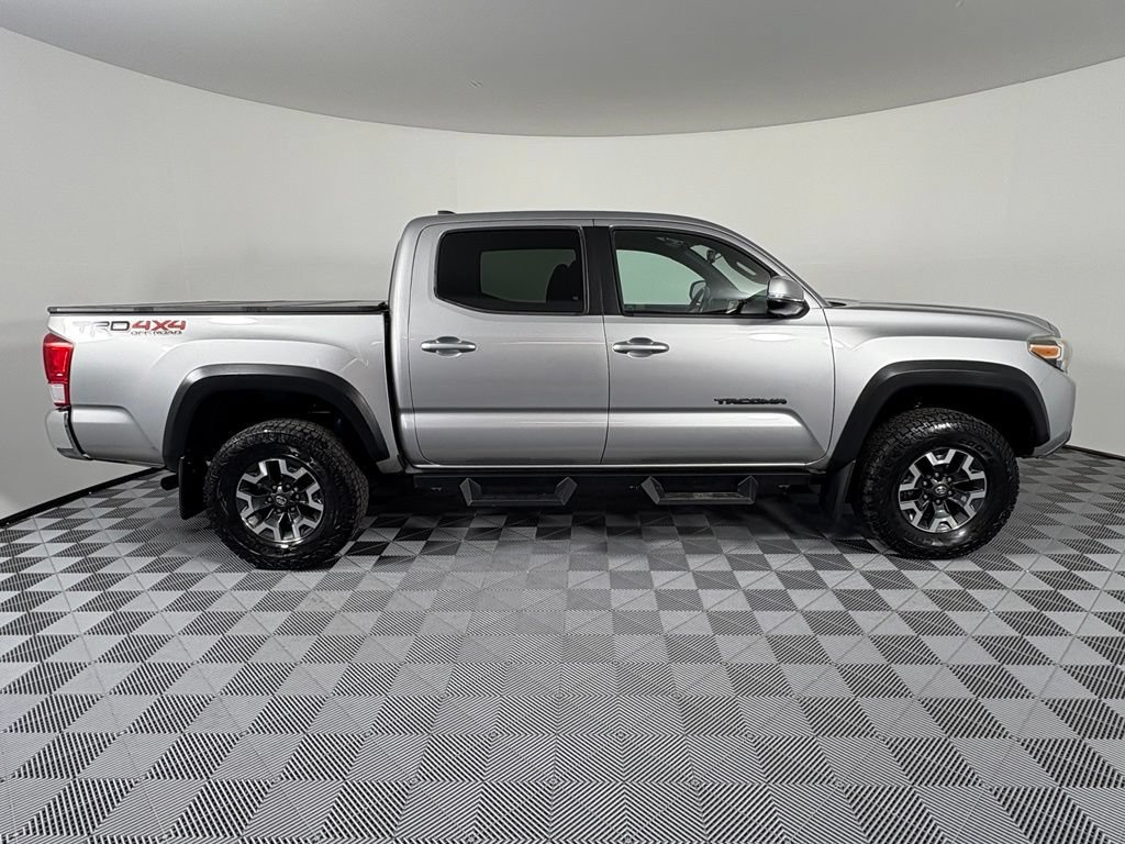 Used 2017 Toyota Tacoma TRD Off-Road w/ Tow Package (A/T) AWD/4WD image 7