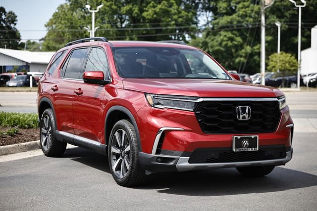 Certified 2025 Honda Pilot Touring image 13