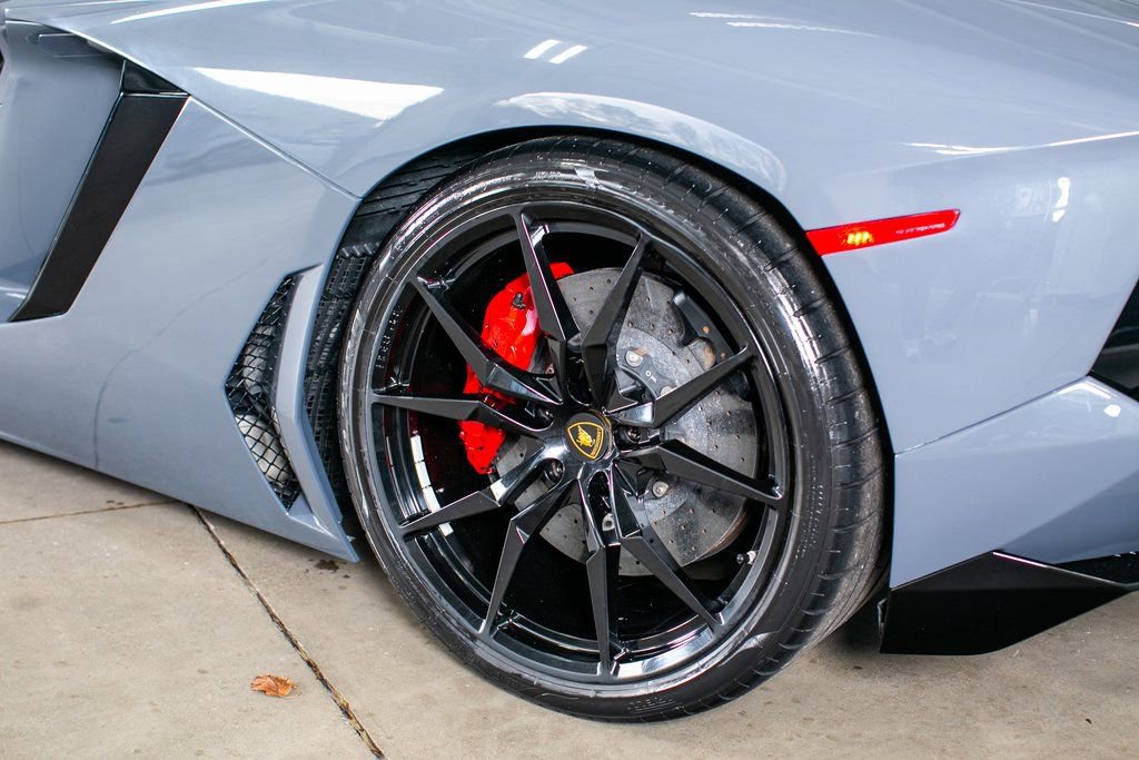 Used 2013 Lamborghini Aventador LP 700-4 image 23