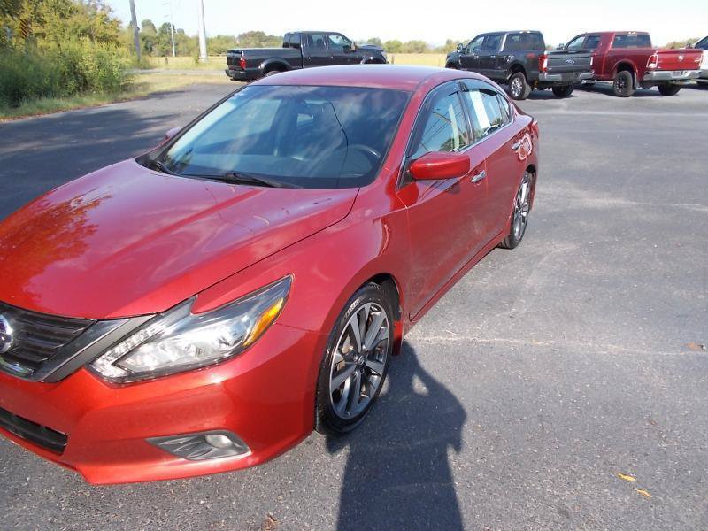 Used 2016 Nissan Altima 2.5 SR w/ LED Appearance Package FWD image 8