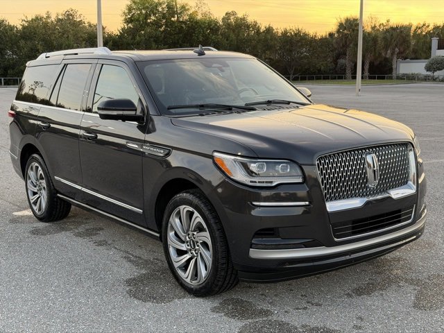Used 2023 Lincoln Navigator Reserve image 4