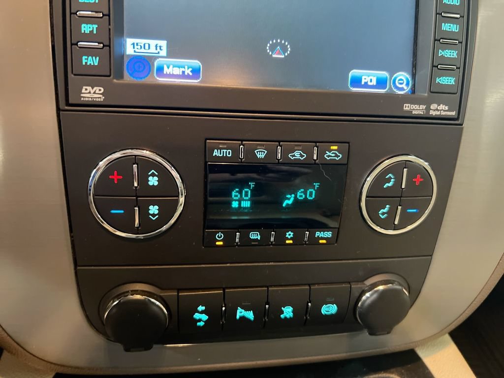 Used 2011 GMC Sierra 2500 SLT w/ Entertainment Package AWD/4WD image 16