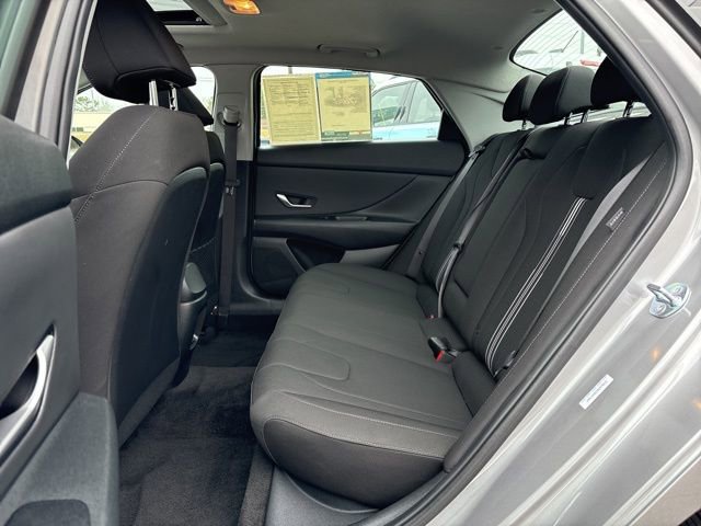 Used 2025 Hyundai Elantra SEL image 24