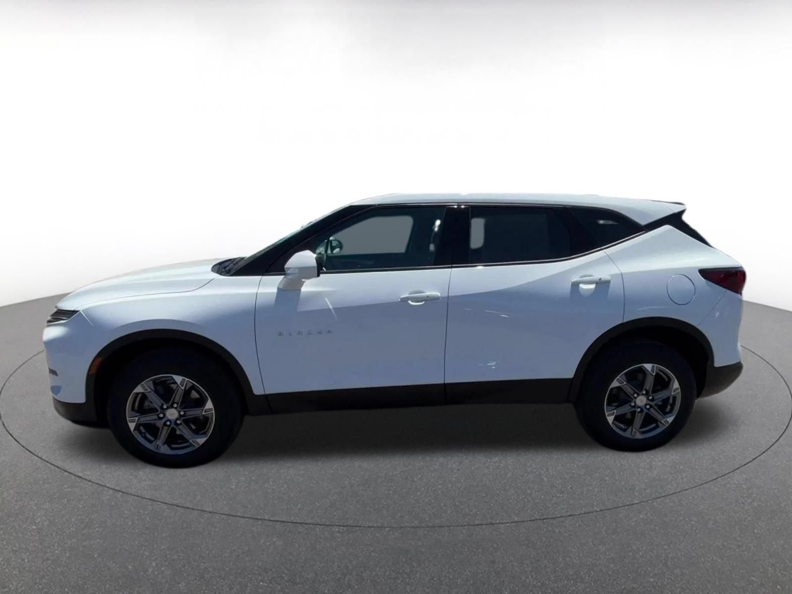 Used 2026 Chevrolet Blazer LT FWD image 9