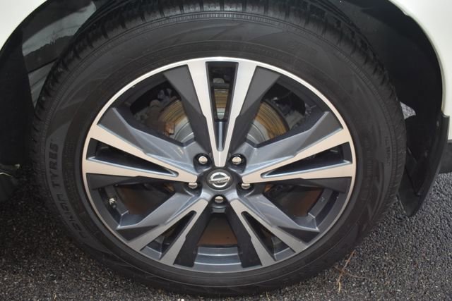 Used 2017 Nissan Pathfinder Platinum w/ Family Entertainment Package image 59