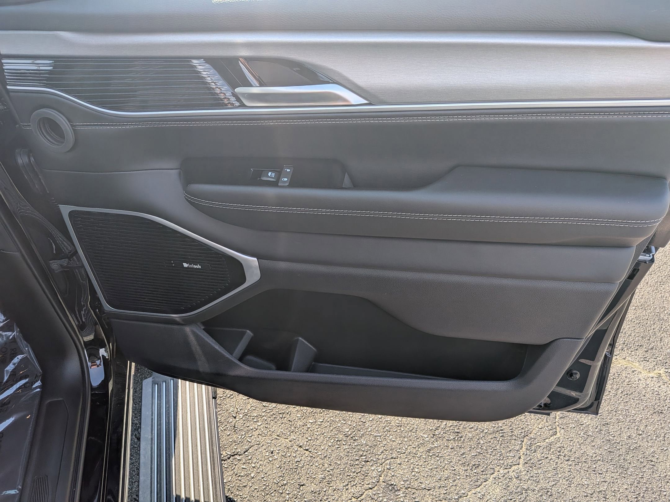 New 2026 Jeep Grand Wagoneer L Limited image 32