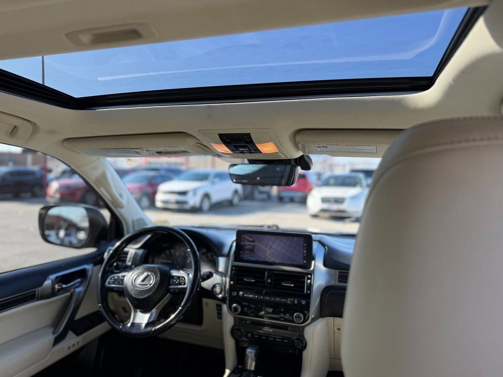 Used 2022 Lexus GX 460 Luxury w/ Off Road Package AWD/4WD image 18