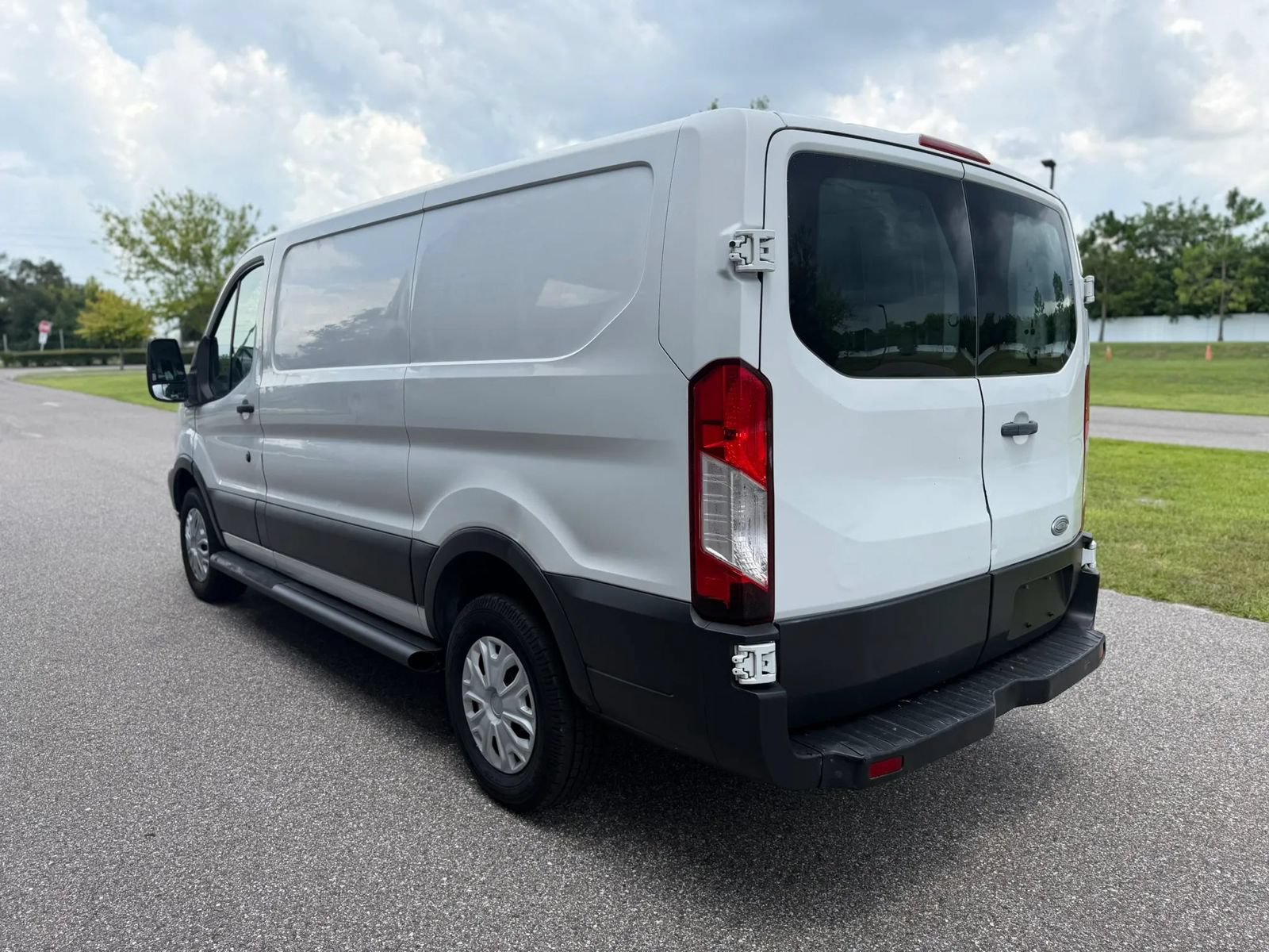 Used 2015 Ford Transit 250 130 Low Roof w/ Exterior Upgrade Package RWD image 7