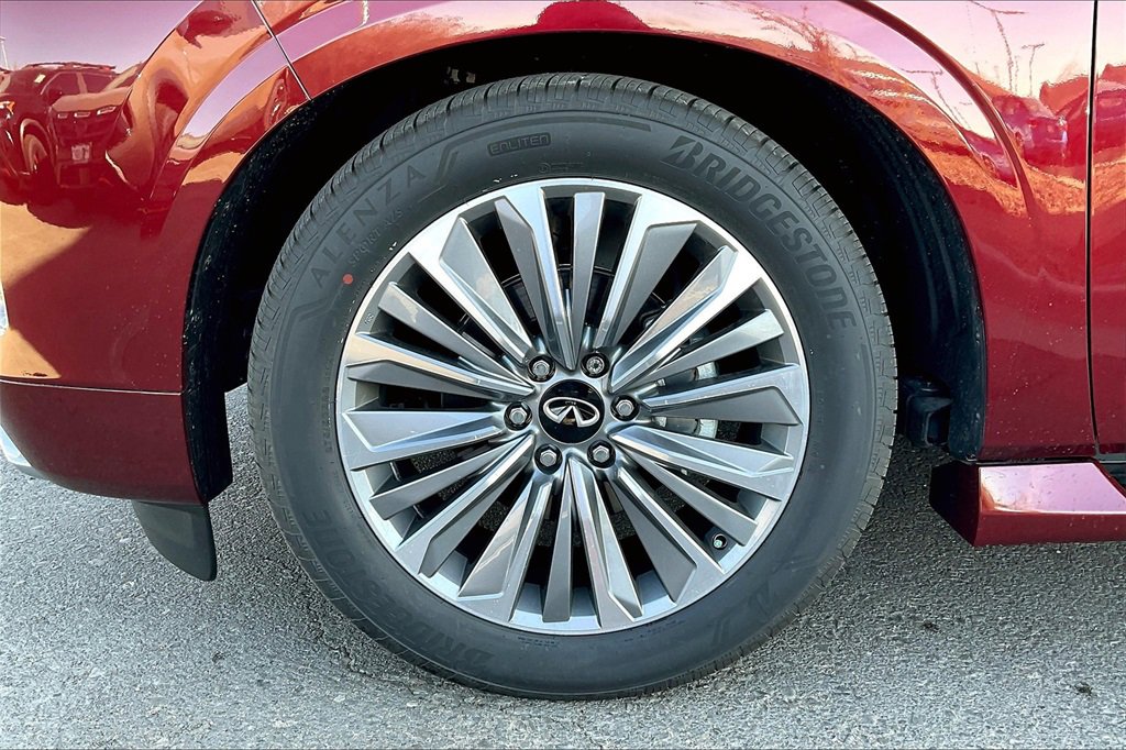 New 2025 INFINITI QX80 Luxe image 13