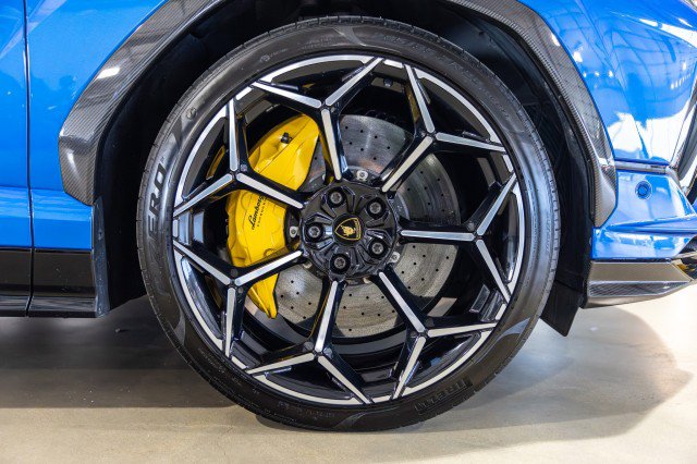 Used 2024 Lamborghini Urus Performante AWD/4WD image 26