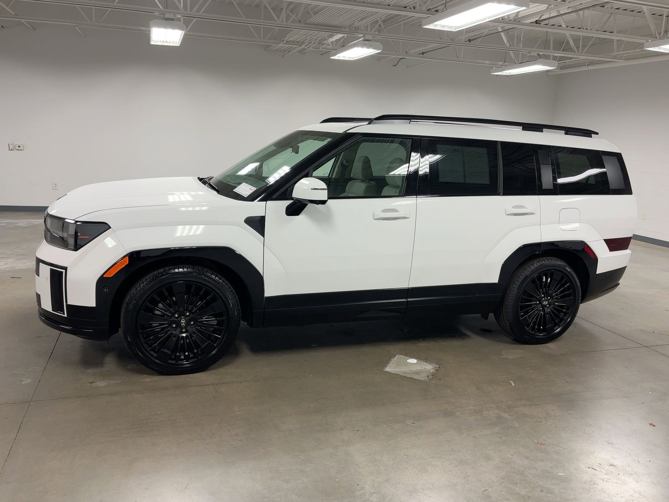 Used 2024 Hyundai Santa Fe Calligraphy image 2