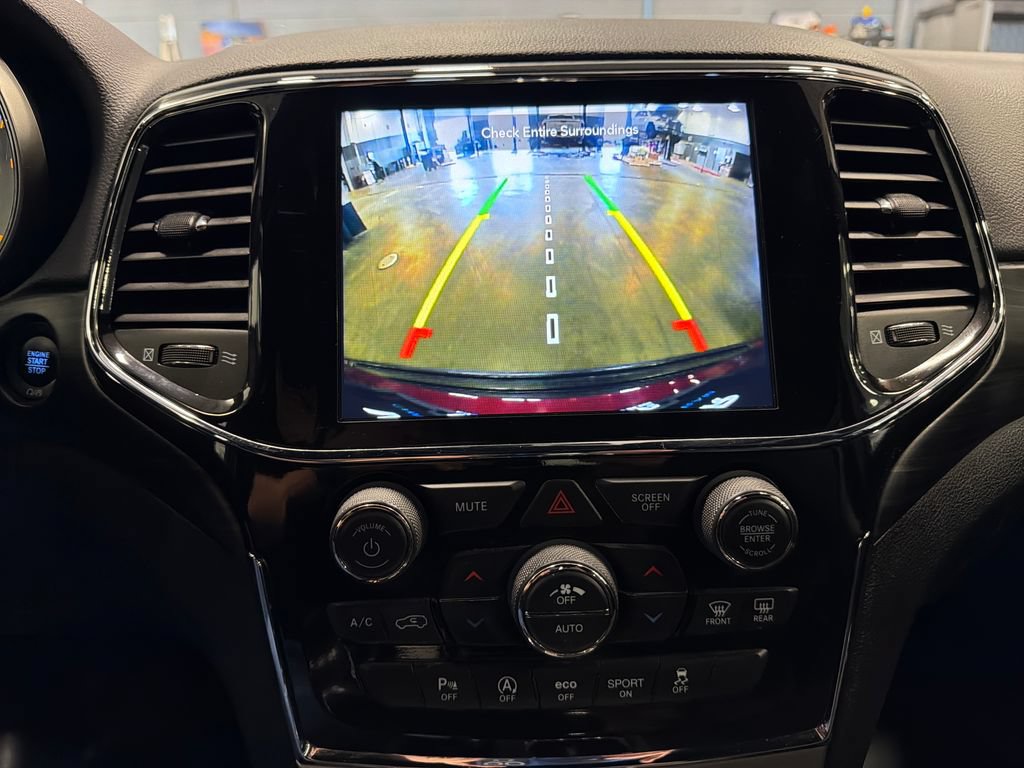 Used 2021 Jeep Grand Cherokee Laredo X AWD/4WD image 9