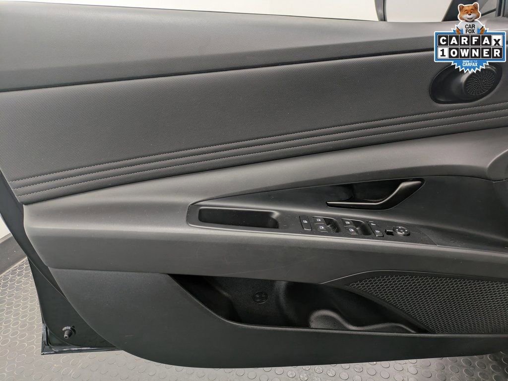 Certified 2025 Hyundai Elantra Sport image 9