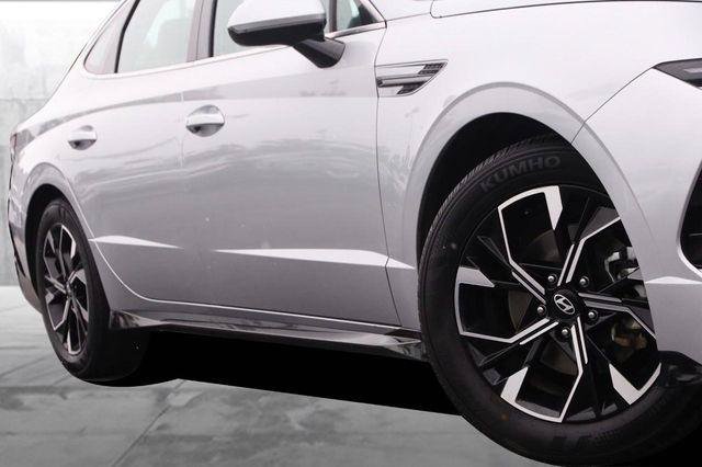Used 2025 Hyundai Sonata SEL FWD image 3
