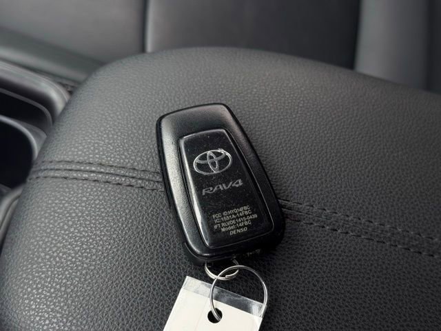Used 2021 Toyota RAV4 XLE Premium image 24