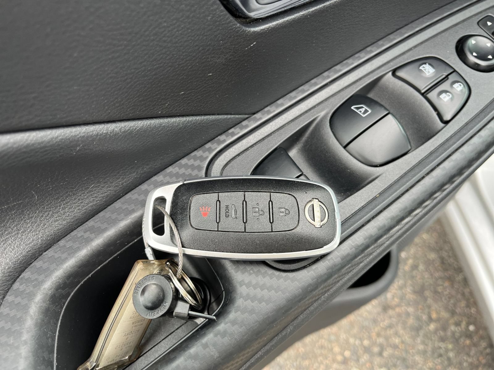 Used 2025 Nissan Versa SV FWD image 20