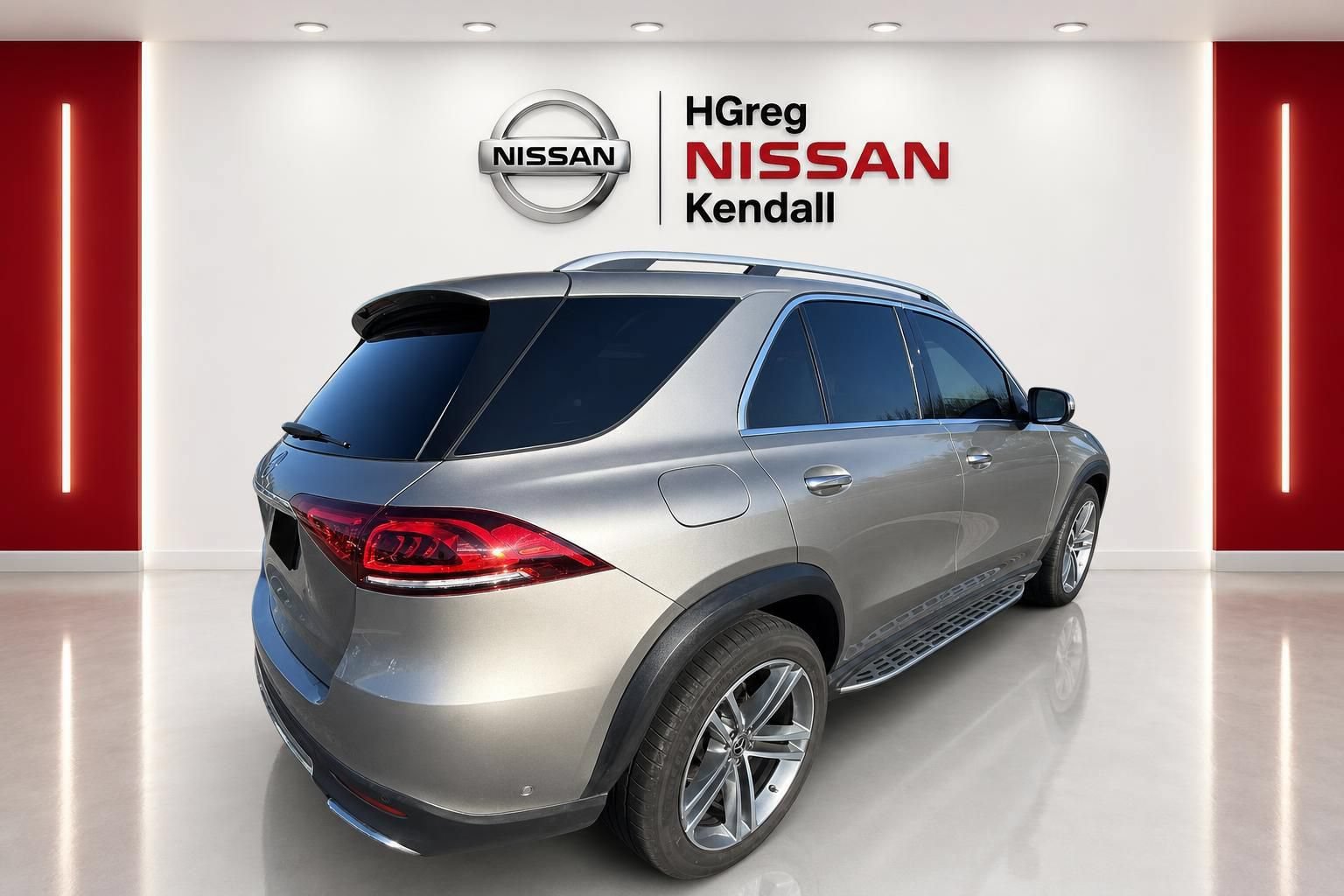 Used 2021 Mercedes-Benz GLE 350 w/ Premium Package image 4