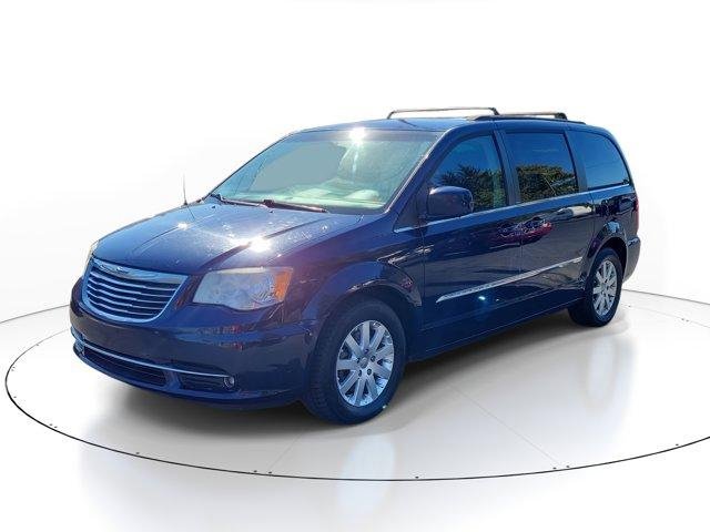 Used 2014 Chrysler Town & Country Touring image 2