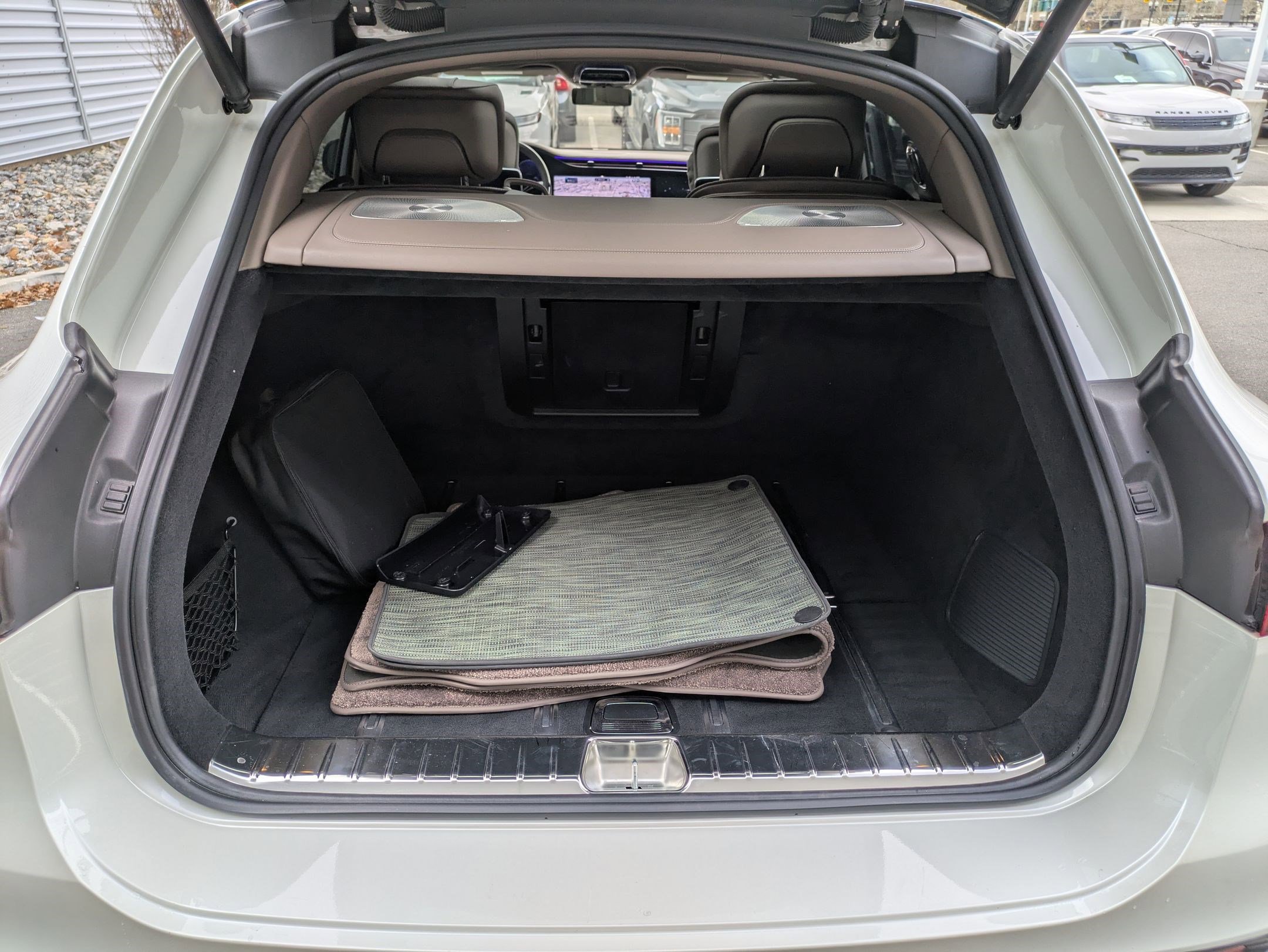 Used 2024 Mercedes-Benz Maybach EQS 680 4MATIC image 32