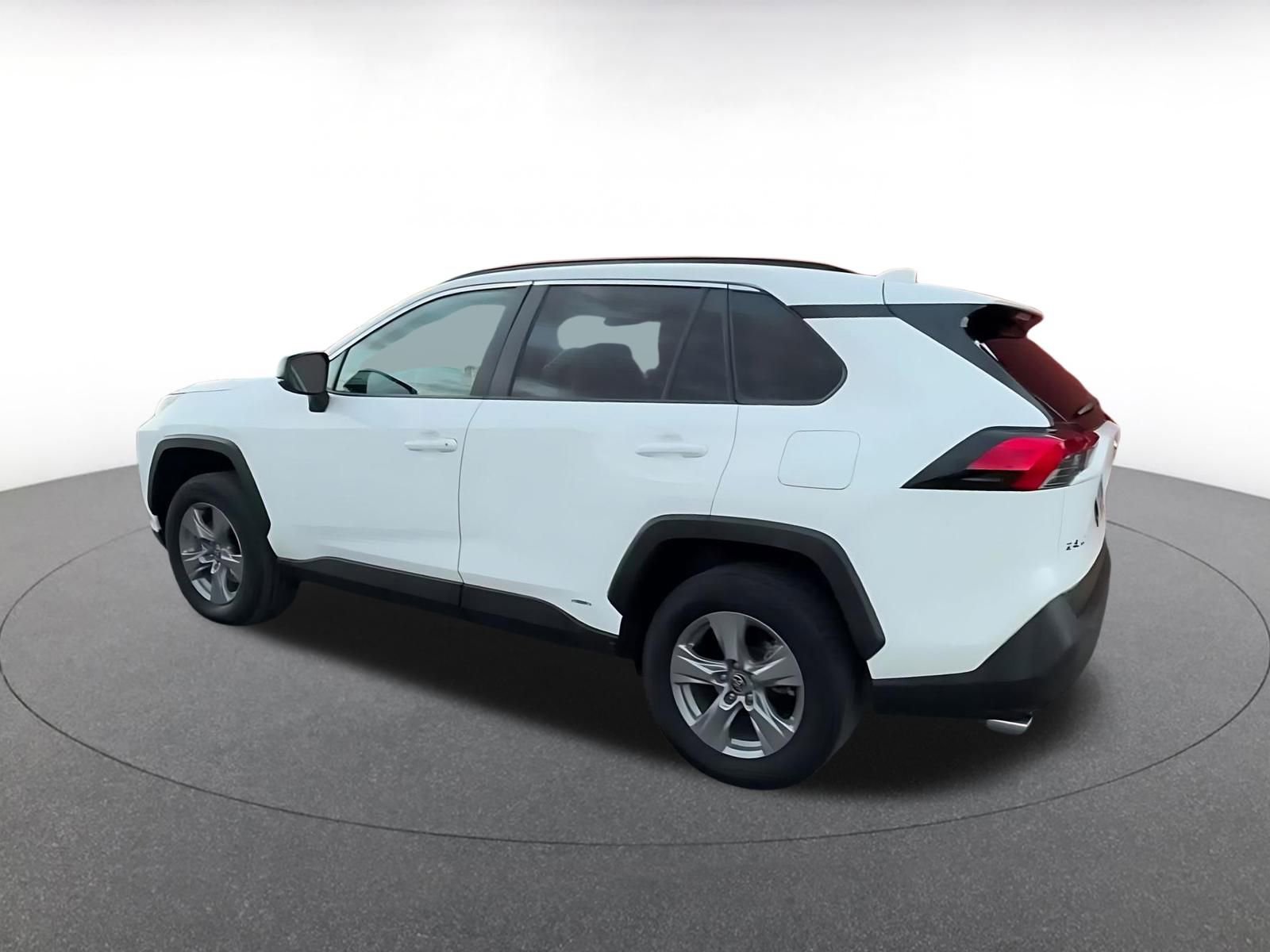 Used 2025 Toyota RAV4 LE image 10