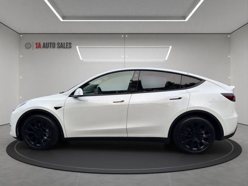 Used 2021 Tesla Model Y Long Range image 2