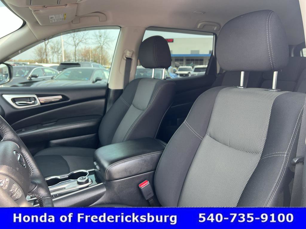 Used 2018 Nissan Pathfinder SV w/ SV All Weather Package image 14