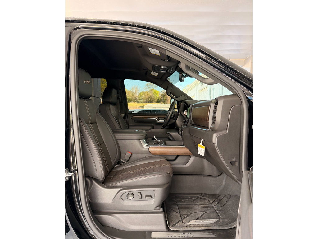 Used 2026 Chevrolet Silverado 2500 High Country w/ Midnight Edition AWD/4WD image 22