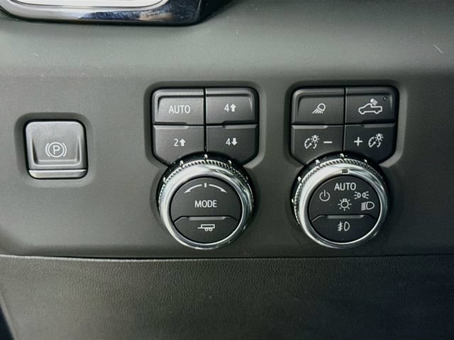 Used 2024 GMC Sierra 3500 Denali w/ Technology Package AWD/4WD image 11
