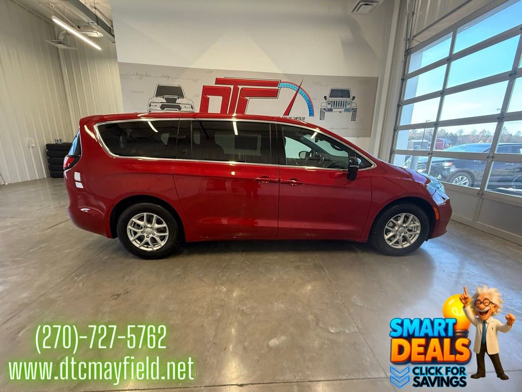 New 2026 Chrysler Pacifica Select image 2