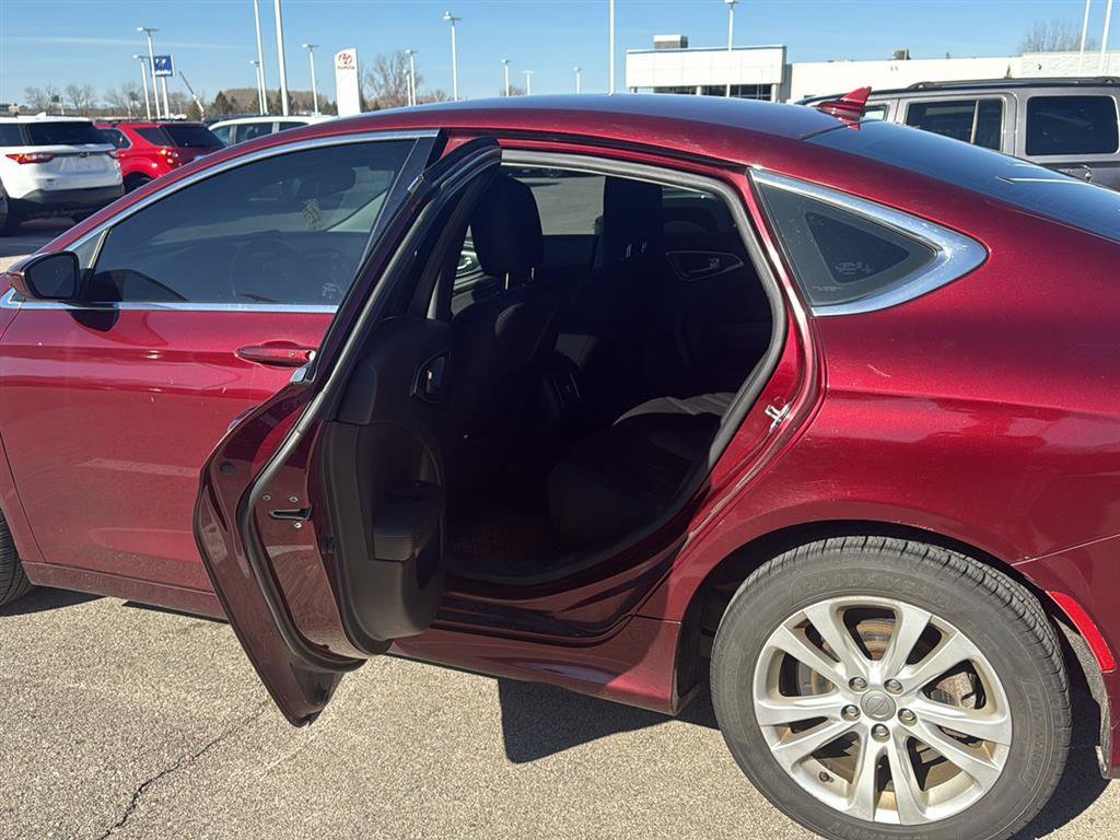Used 2015 Chrysler 200 Limited w/ Convenience Group image 13