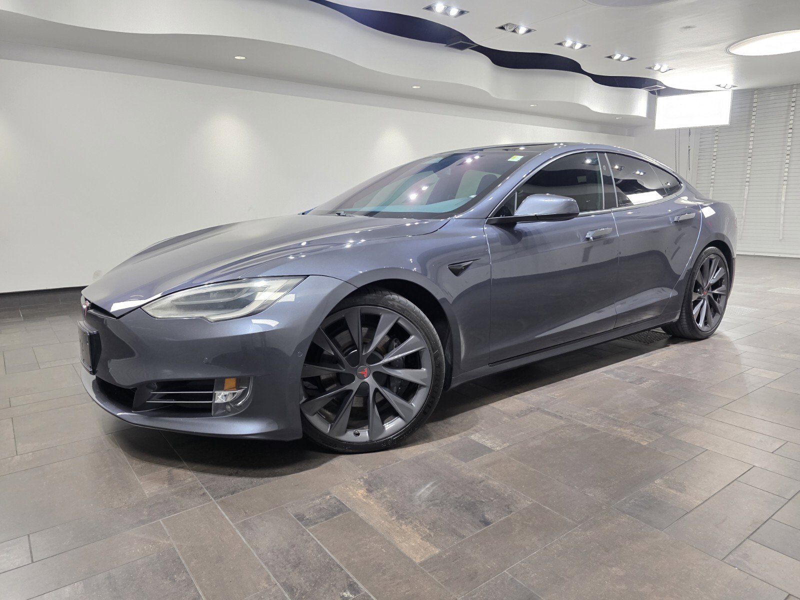 Used 2020 Tesla Model S Long Range Plus image 1