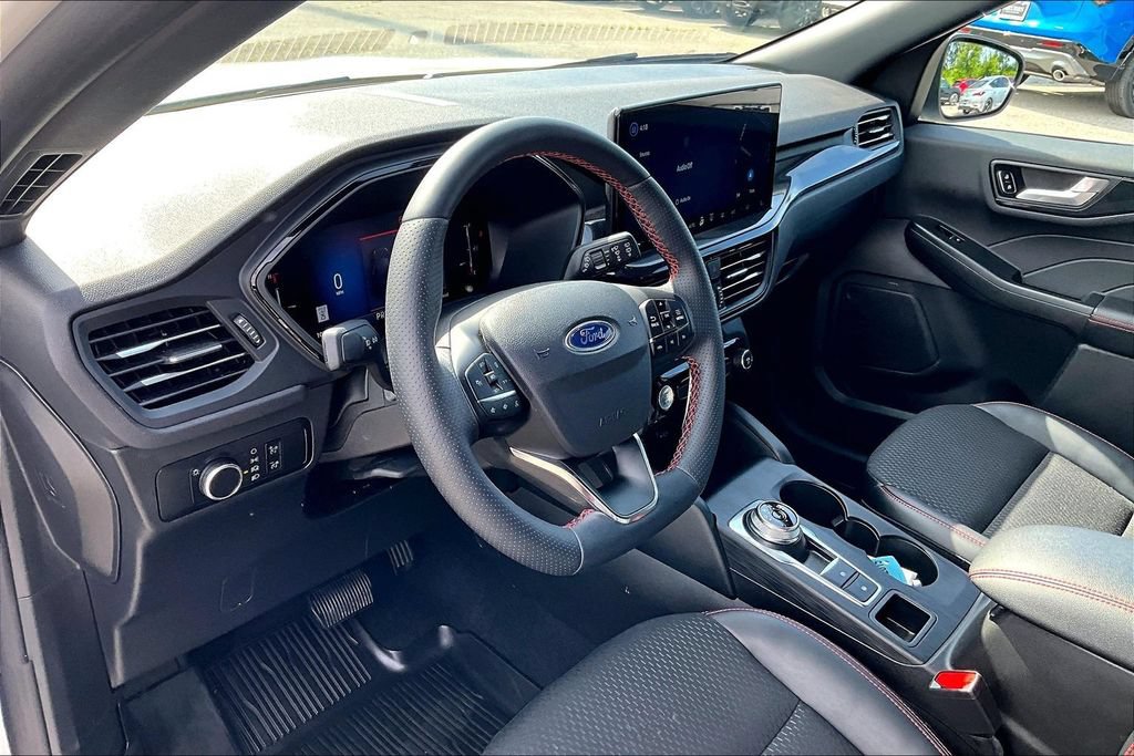 Used 2025 Ford Escape ST-Line w/ Tech Pack #1 FWD image 15
