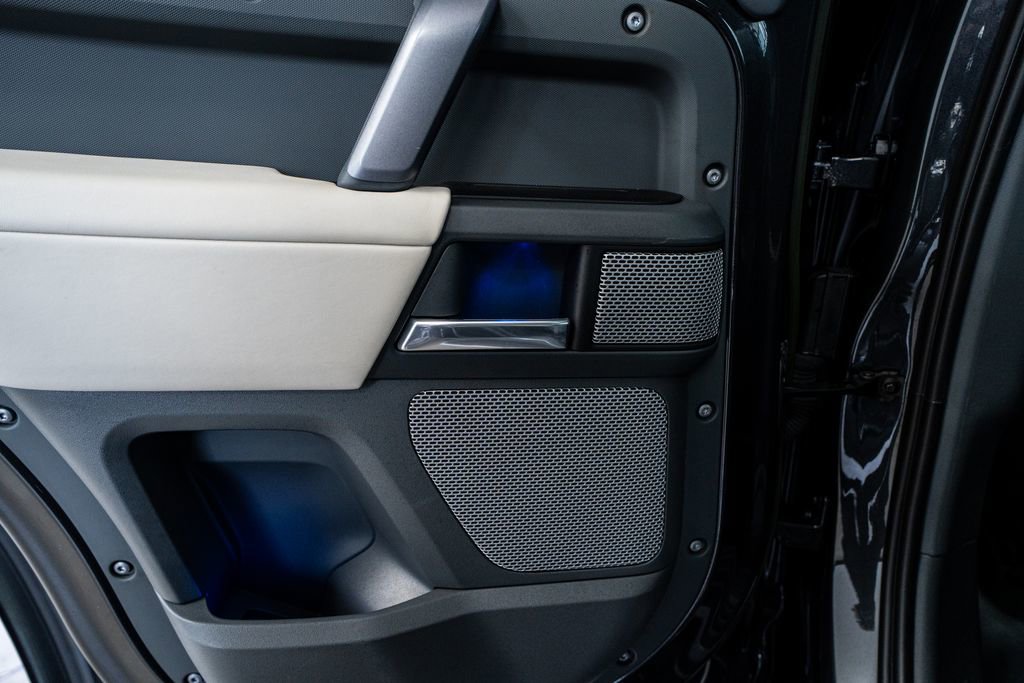 Used 2023 Land Rover Defender 130 X-Dynamic SE image 52