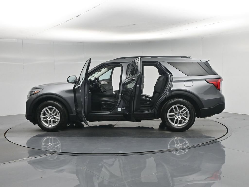 Used 2025 Ford Explorer Active w/ Active Comfort Package RWD image 39