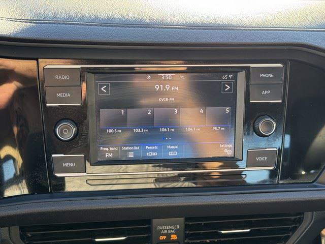 Used 2024 Volkswagen Jetta SE image 14