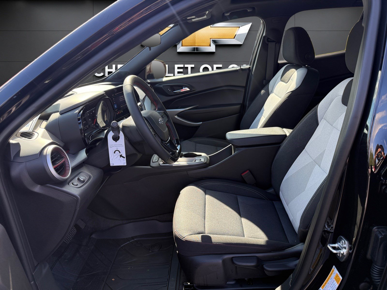 New 2026 Chevrolet Trax RS w/ Sunroof Package FWD image 9