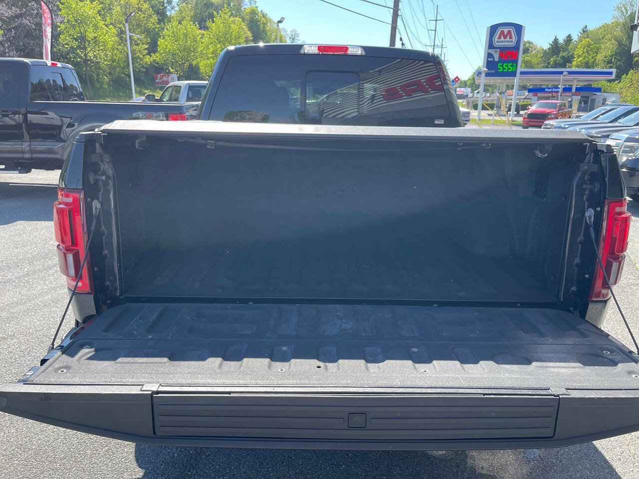 Used 2015 Ford F150 Platinum w/ Equipment Group 701A Luxury AWD/4WD image 8