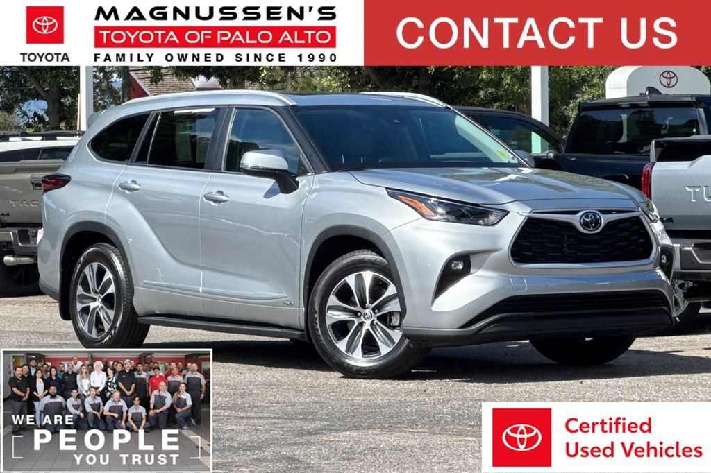 Certified 2025 Toyota Highlander XLE AWD/4WD image 1