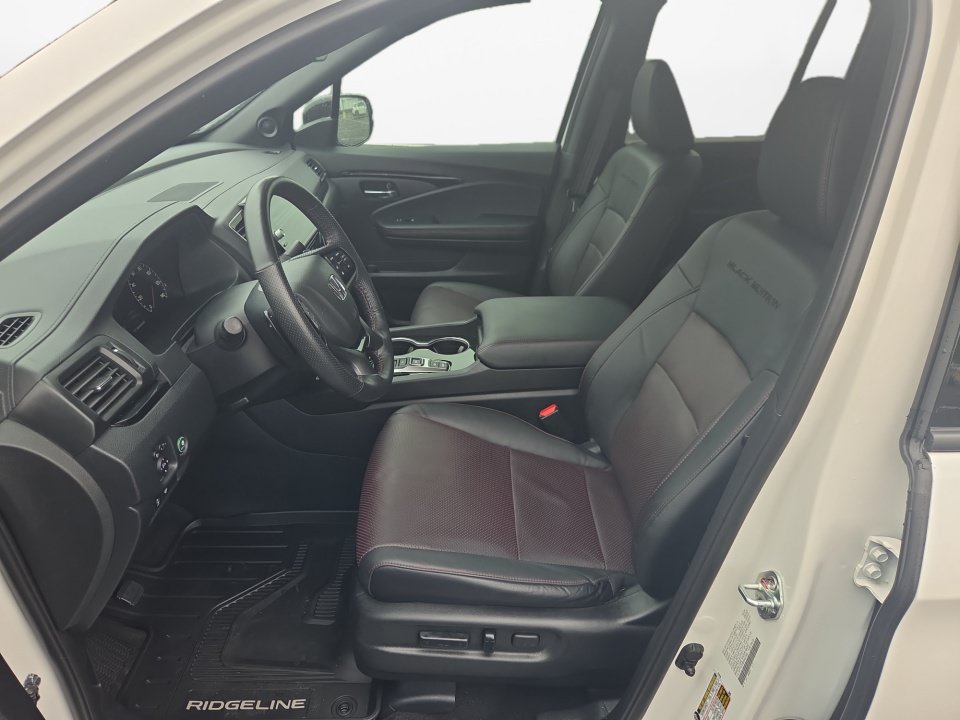 Certified 2024 Honda Ridgeline Black Edition image 9