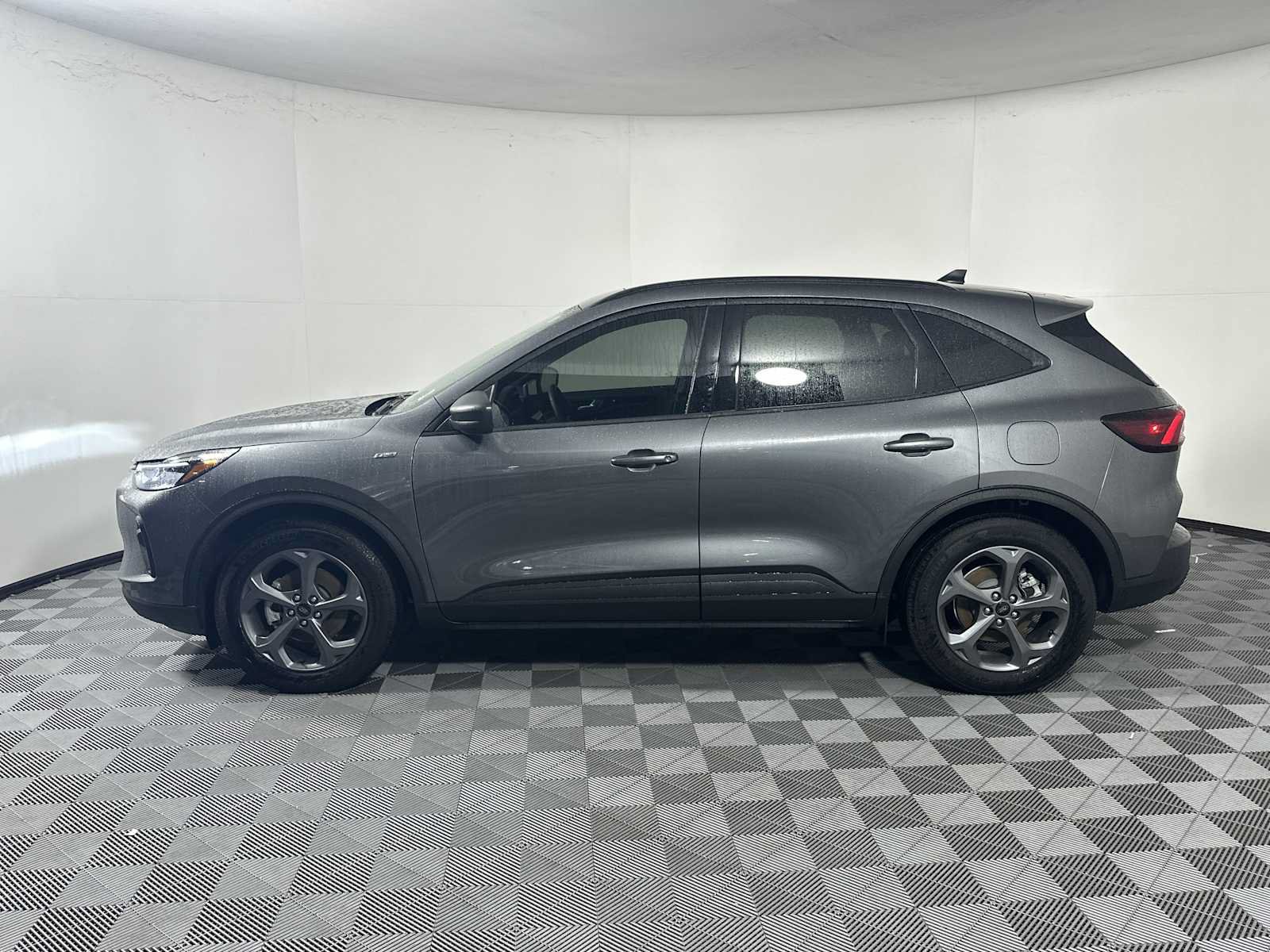 Used 2025 Ford Escape ST-Line w/ Tech Pack #1 FWD image 4
