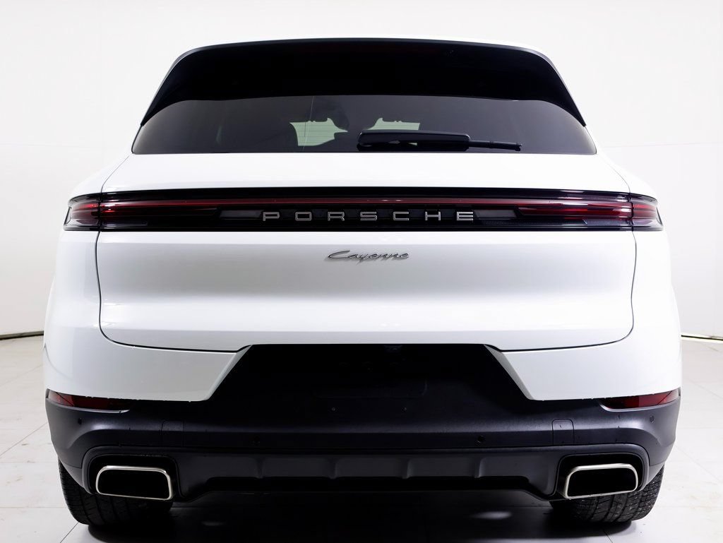 Certified 2025 Porsche Cayenne AWD/4WD image 28