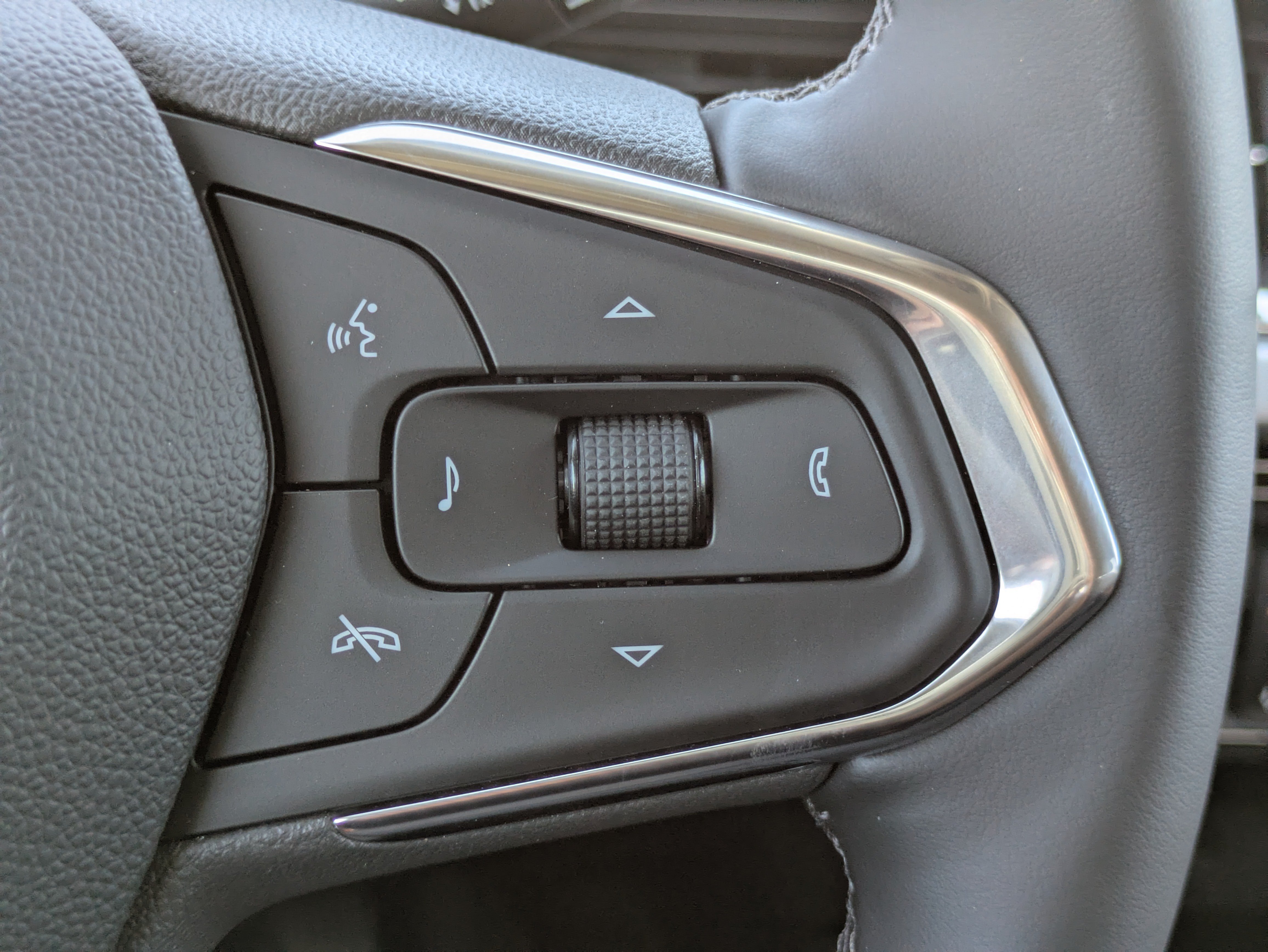 New 2025 Chevrolet Trax LT w/ Driver Confidence Package FWD image 17