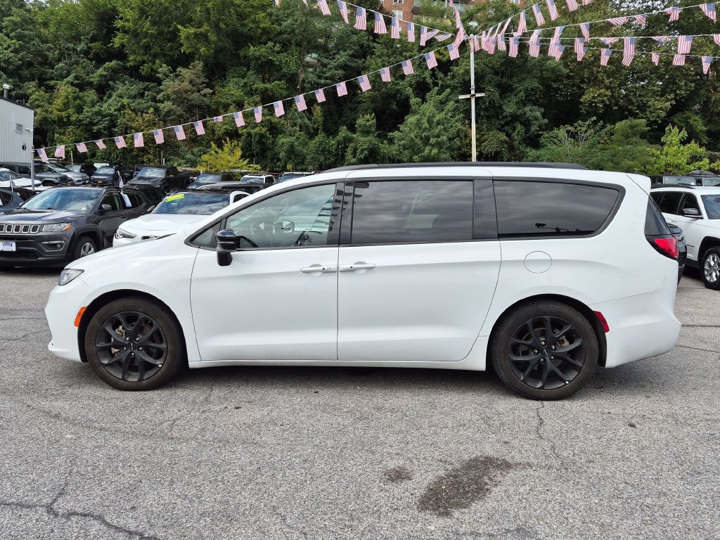 Used 2025 Chrysler Pacifica Limited FWD image 10