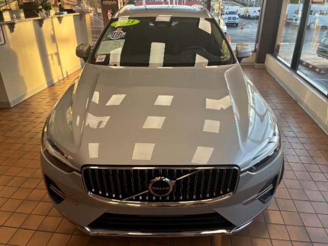 Used 2023 Volvo XC60 T8 Core w/ Climate Package image 6