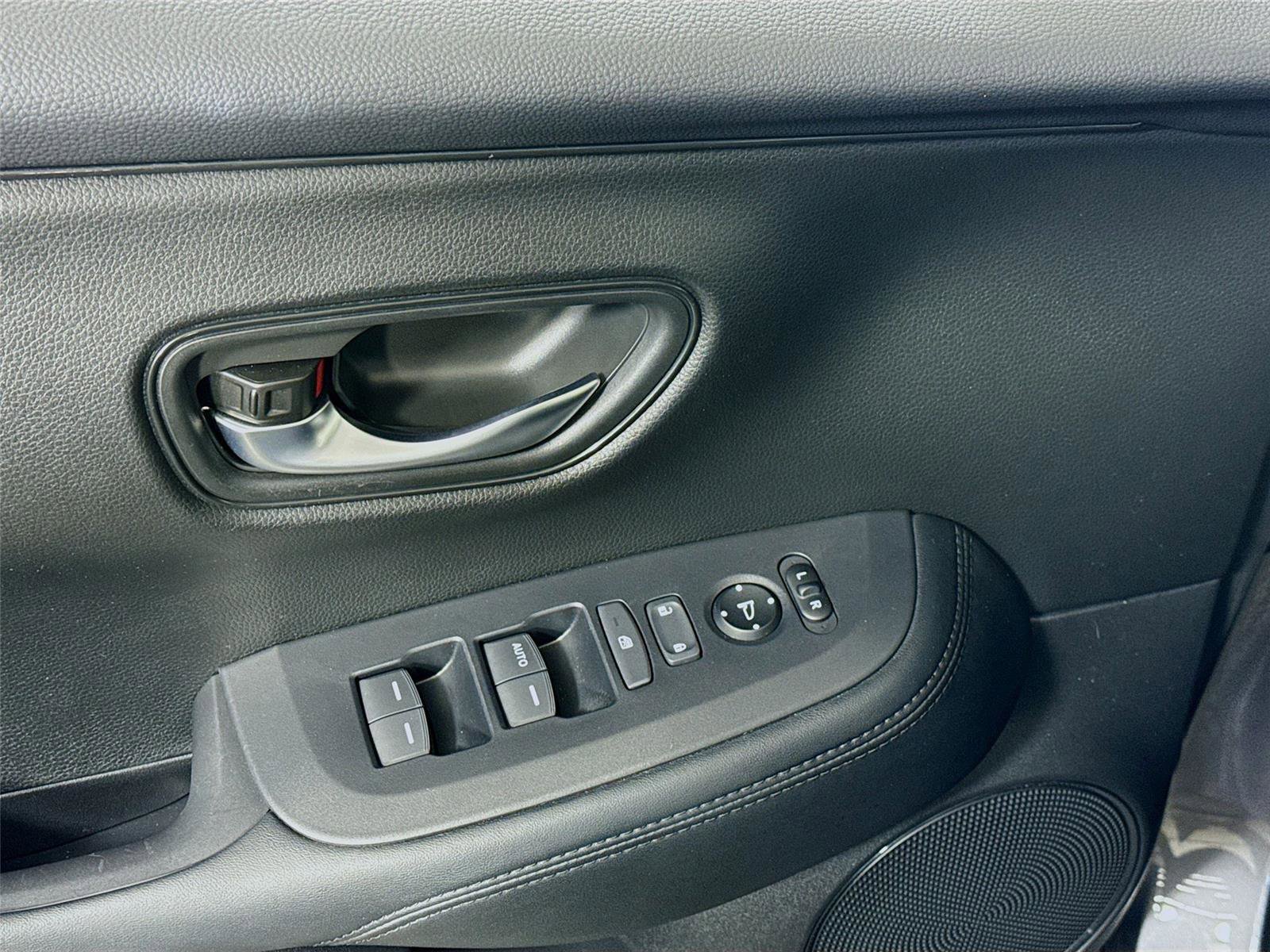 Used 2025 Honda HR-V LX image 11