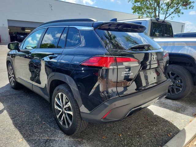 Used 2025 Toyota Corolla Cross XLE w/ Convenience Package image 4