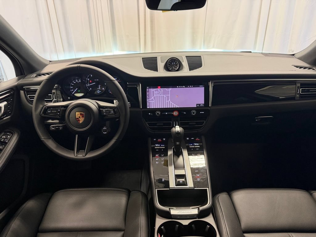 Certified 2026 Porsche Macan AWD/4WD image 10