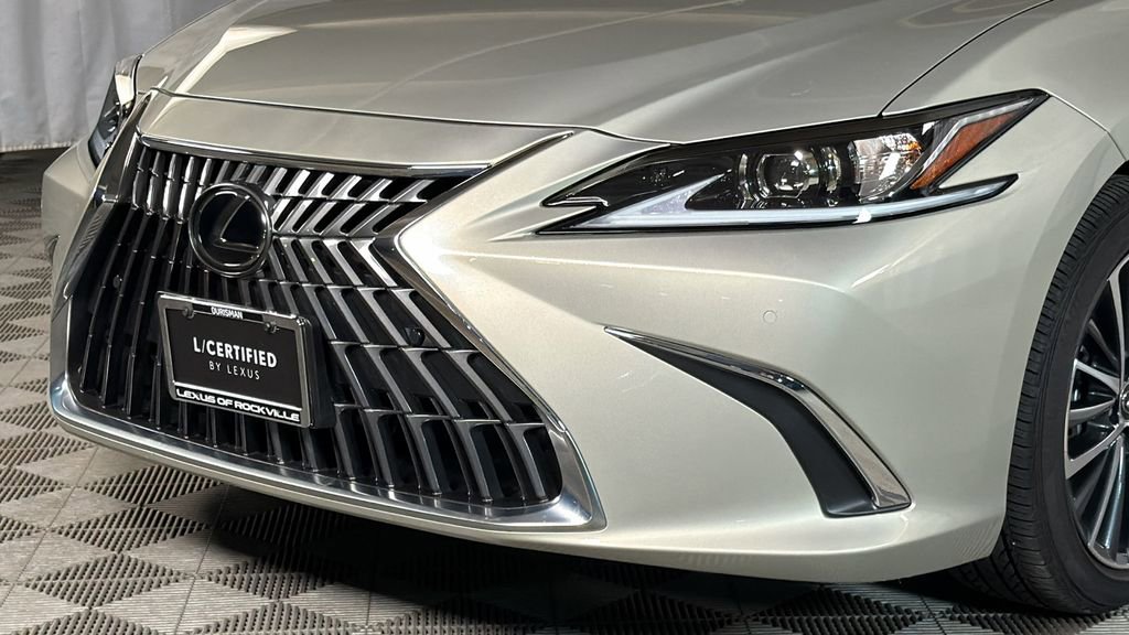 Used 2025 Lexus ES 300h w/ Premium Package image 3