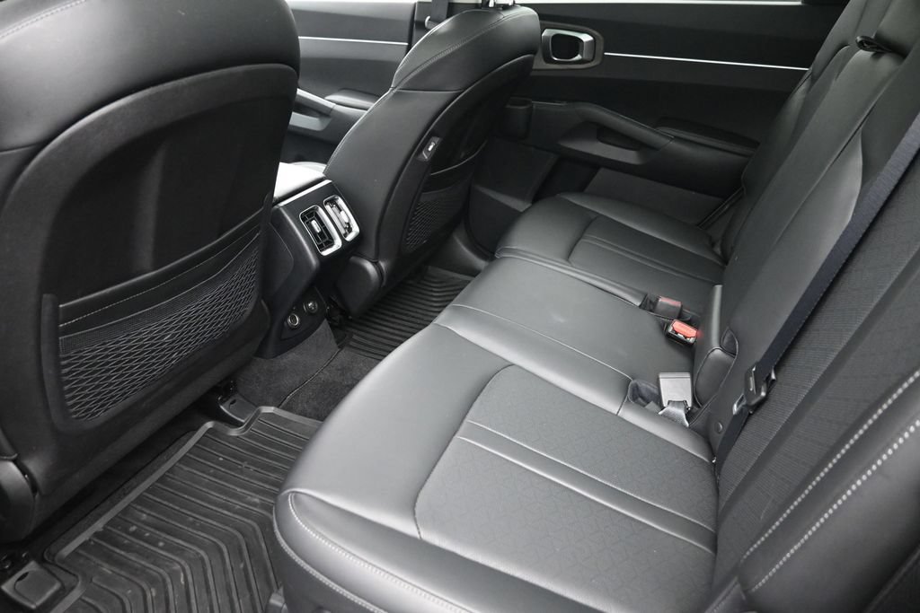 Used 2023 Kia Sorento S w/ Panoramic Sunroof Package AWD/4WD image 14